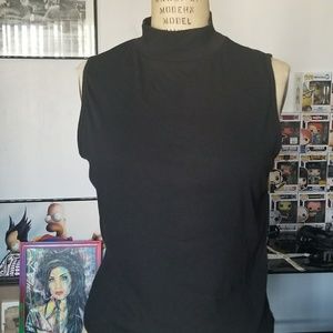 Sleeveless turtleneck